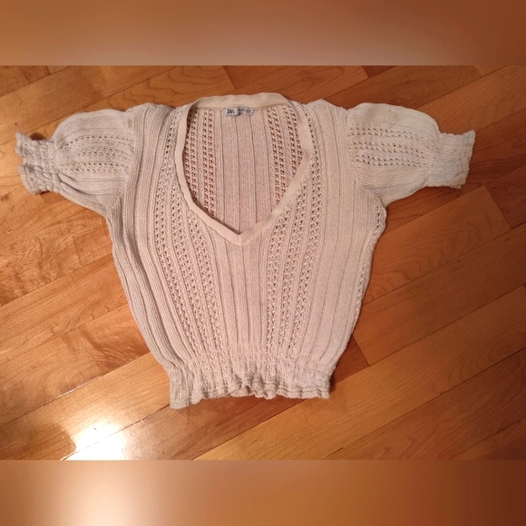 Zara Tops - Zara cropped knitted top